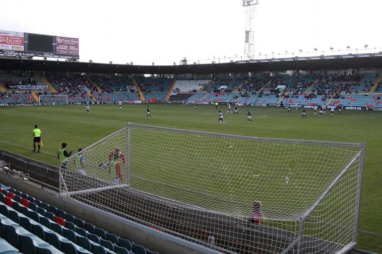 Imagen del estadio Helmántico este domingo en el encuentro contra el Marino de Luanco