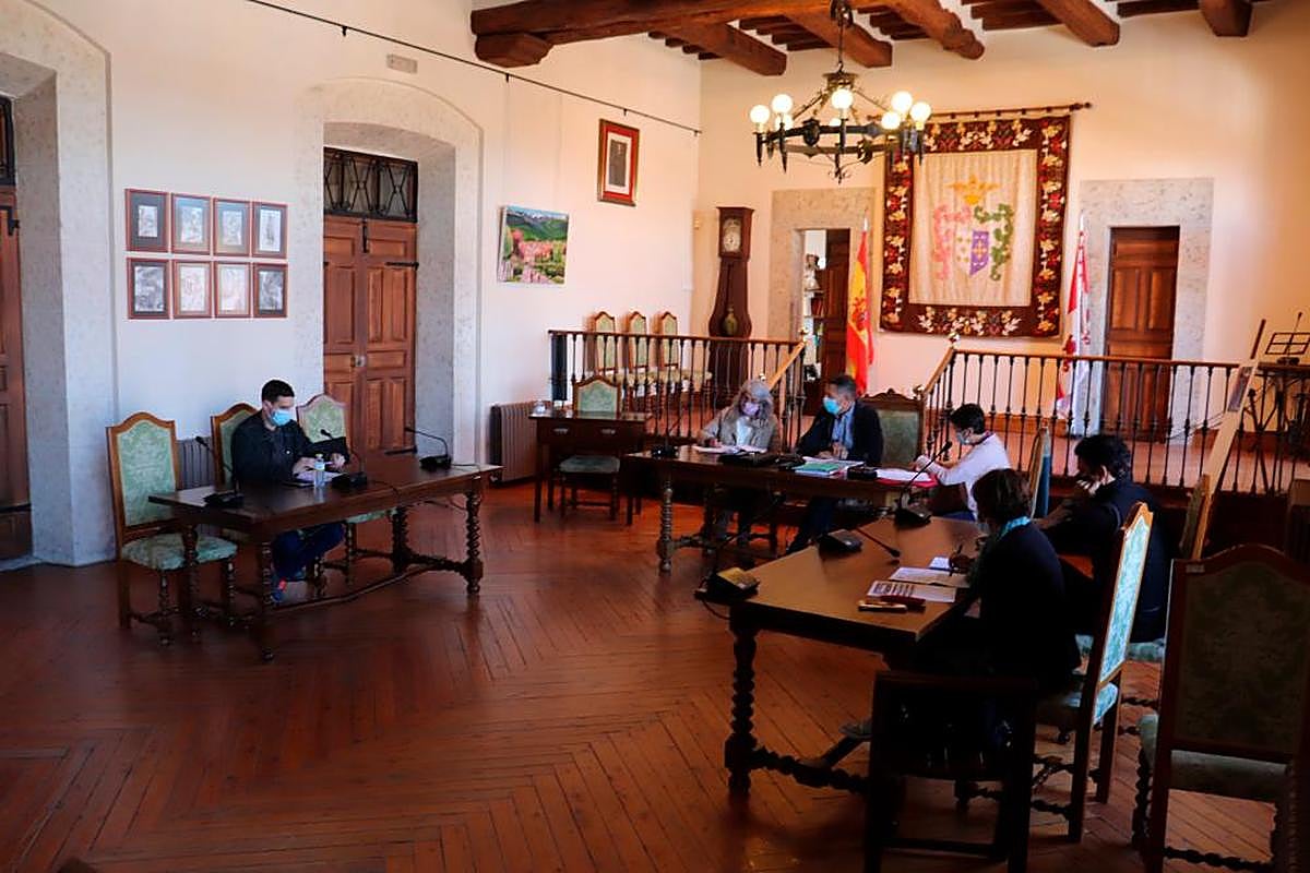El pleno se celebró, de nuevo, con la ausencia de los ediles del PP.
