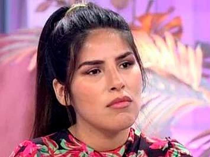 Isa Pantoja en un plató de televisión