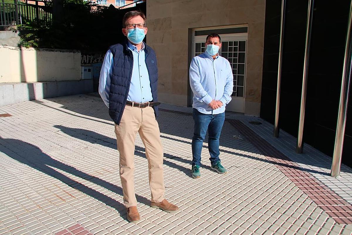 Jesús Quintero, alcalde en funciones, y el edil de Deportes, Mario Torres.