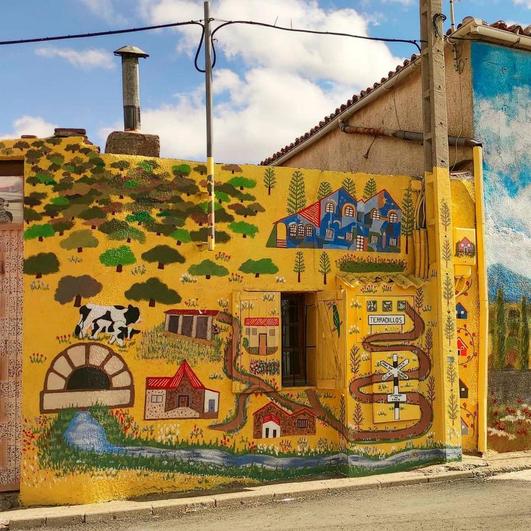 Los trabajos de pintura del mural que recrea la iglesia de Terradillos