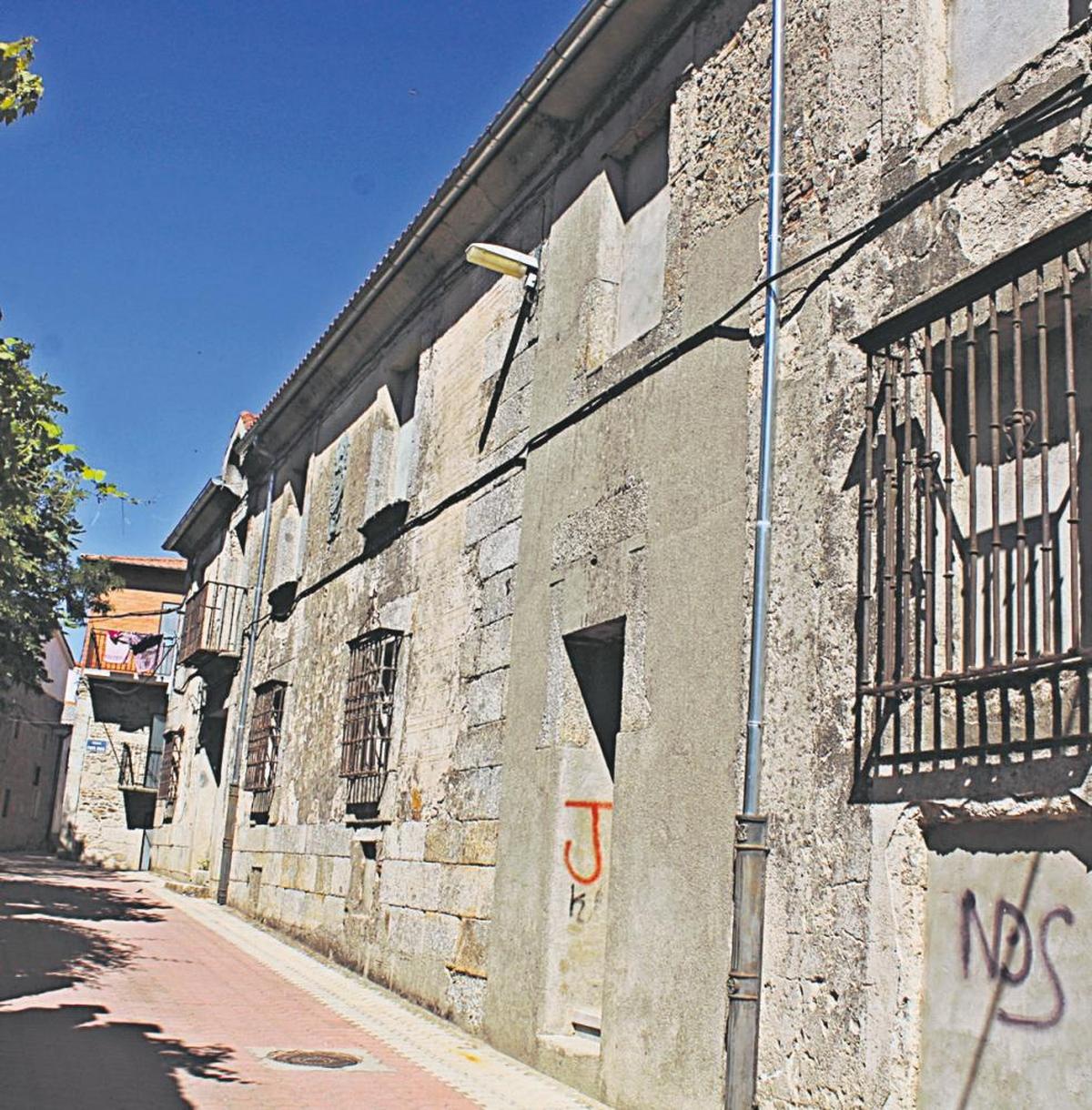 Hospital de Santo Domingo en Lagunilla, propiedad del Obispado de Salamanca, que está tapiado y sin uso