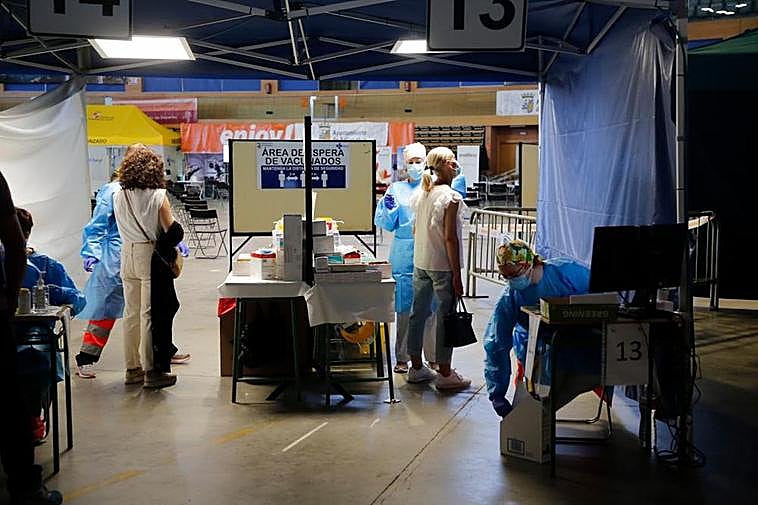 Imagen de la vacunación cuando se realizaba en el Multiusos Sánchez Paraíso