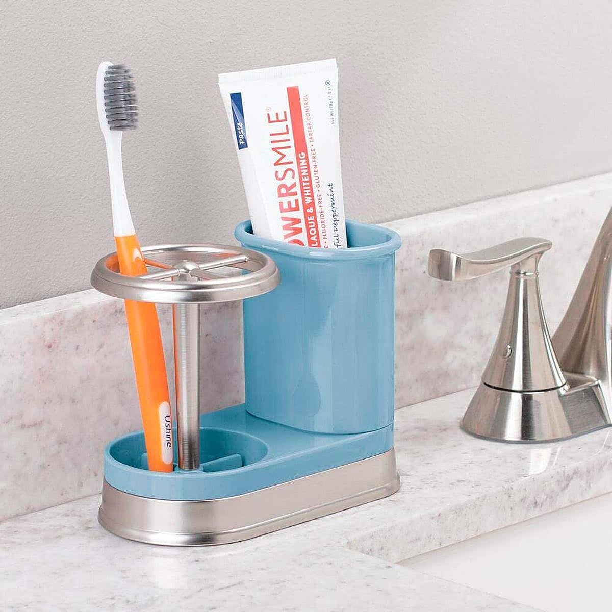 Recipientes para colocar los cepillos de dientes.