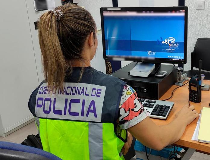 Imagen de una agente de la Policía Nacional.