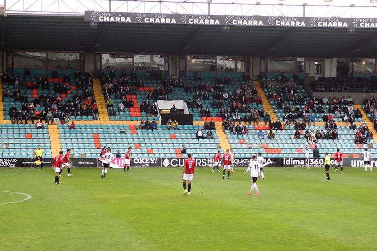 Imagen de una zona de Tribuna el domingo contra el Unión Adarve