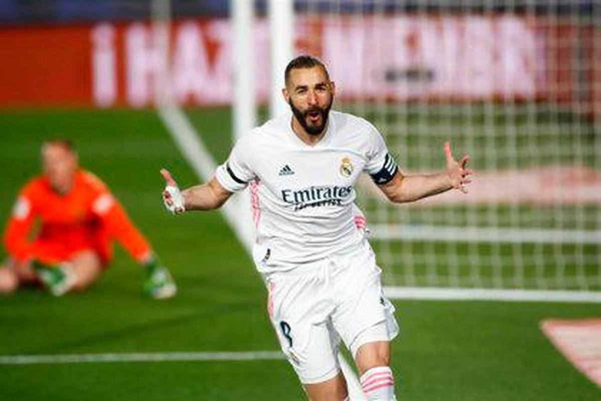 Benzema, goleador por partida doble del Real Madrid.