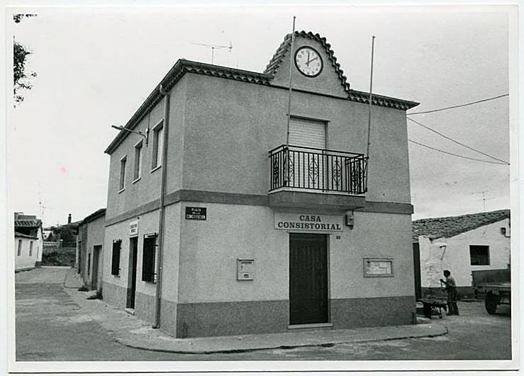 Imagen del viejo Ayuntamiento de Aldeatejada, actualmente desaparecido.