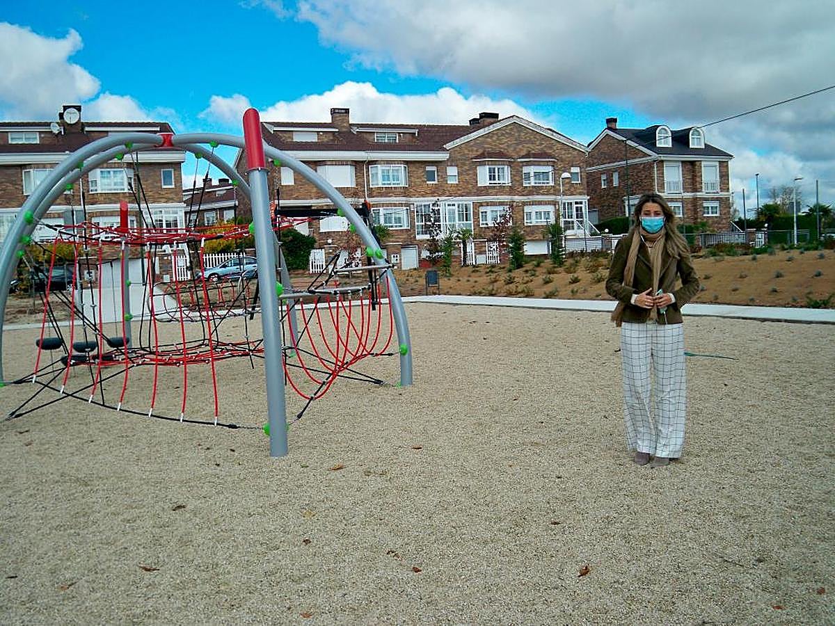 La edil de Obras, Marta Labrador, en el nuevo parque de La Fontana