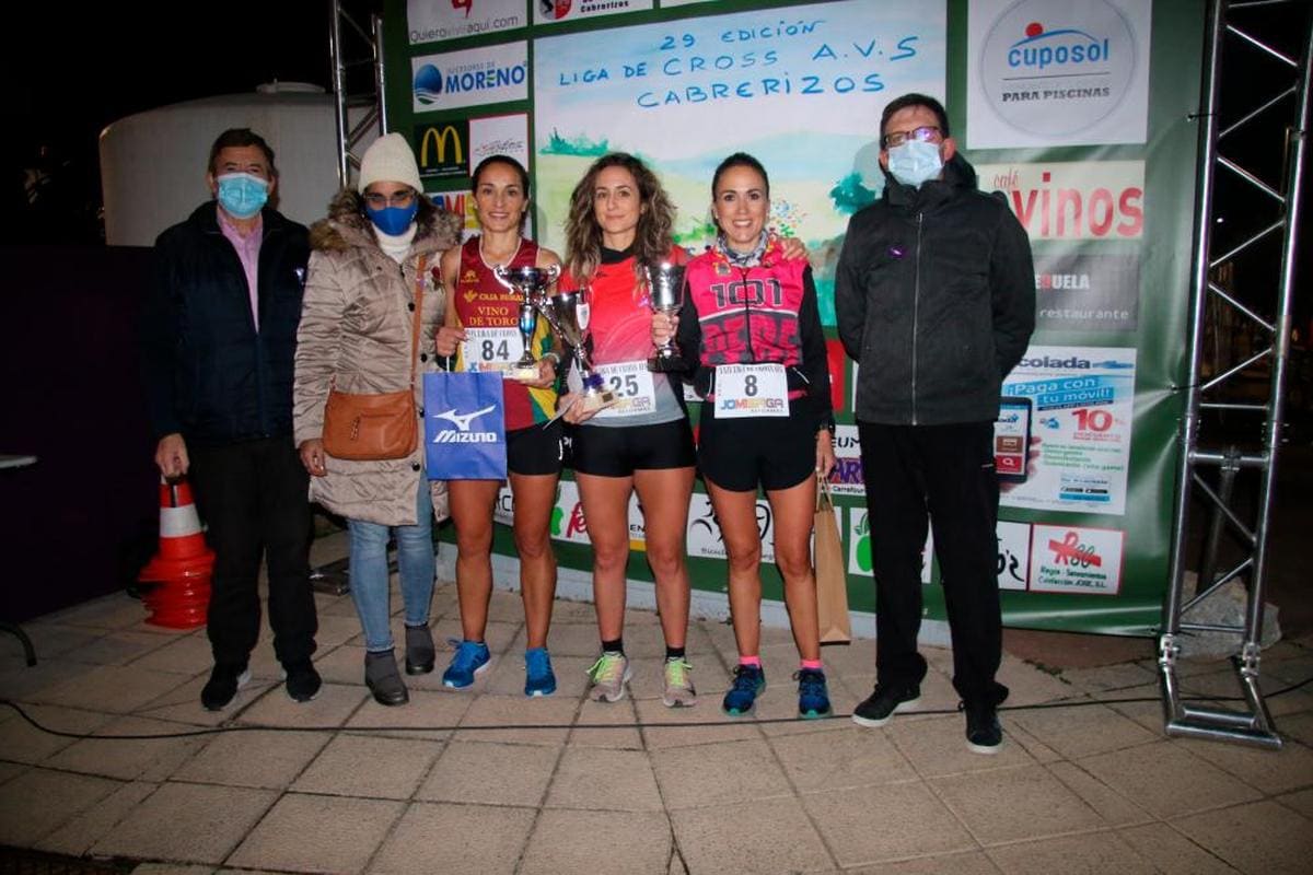 Podio femenino: Lourdes Lobato, Beatriz Hernández y Sandra Santamaría.