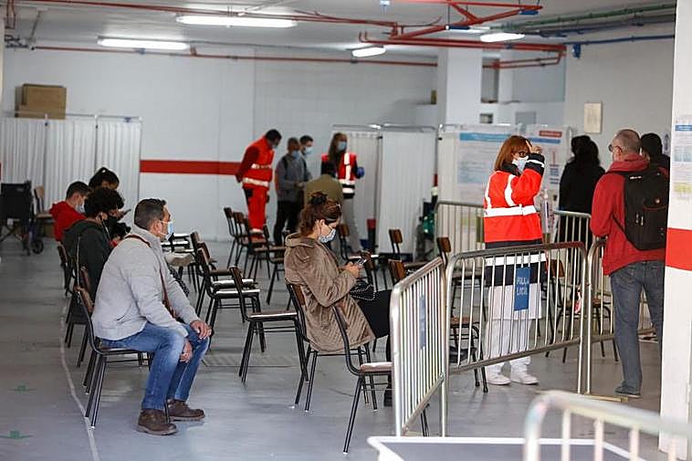Vacunación en el centro de salud de San Juan.