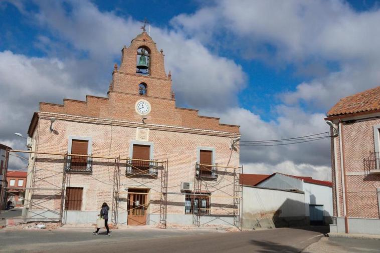 Obras en la fachada principal del Consistorio beleguino.