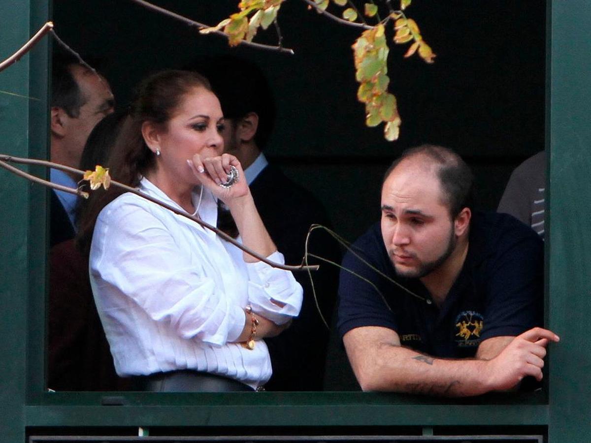 Isabel Pantoja y Kiko Rivera durante una procesión de Semana Santa