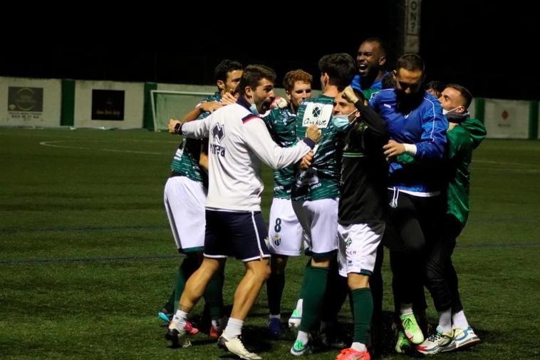 Los jugadores del Guijuelo celebran un gol en la Copa RFEF