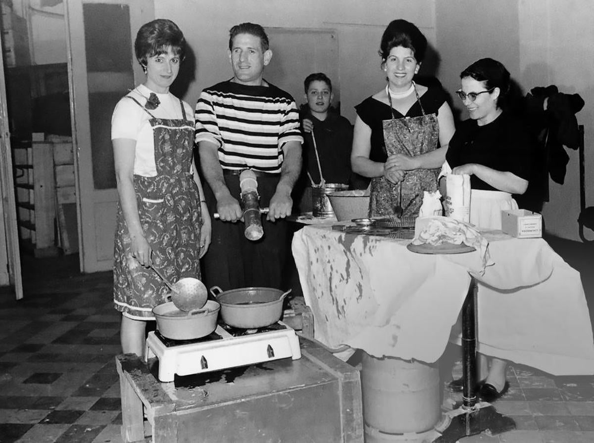 En la exposición en el Museo de la Inmigración de Bruselas, esta joya: fabricando churros para acordarse de España