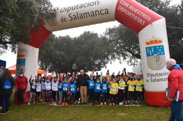 Momentos previos a la salida de una de las carreras en la Finca Castro Enríquez, con Jesús María Ortiz como ‘maestro de ceremonias’