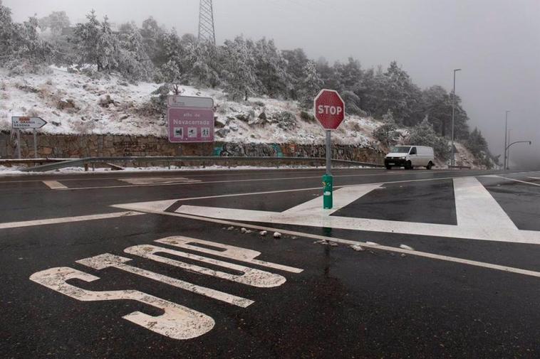 Una de las carreteras del Puerto de Navacerrada.