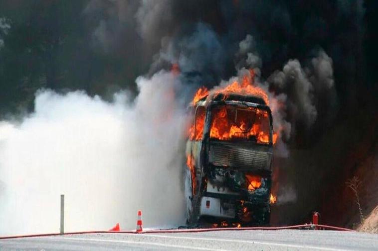 Un autobús envuelto en llamas deja al menos 46 muertos en Bulgaria