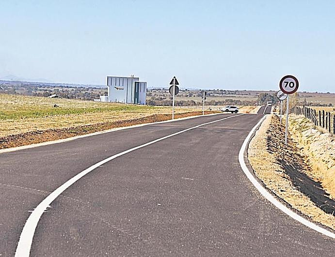 Renovado y ampliado aspecto que presenta el Camino de Prado Redondo una vez finalizadas las obras.
