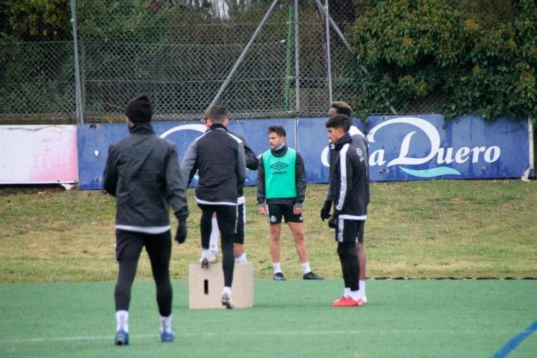 Antonio Calderón cuenta con el goleador del filial, al menos para entrenar