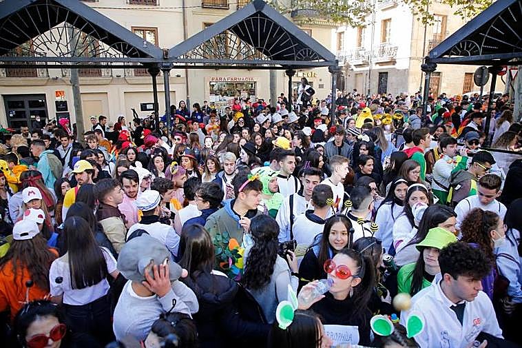 Estudiantes en una fiesta universitaria