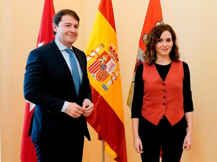 Isabel Díaz Ayuso, y Alfonso Fernández Mañueco, esta lunes, en la Real Casa de Correos.