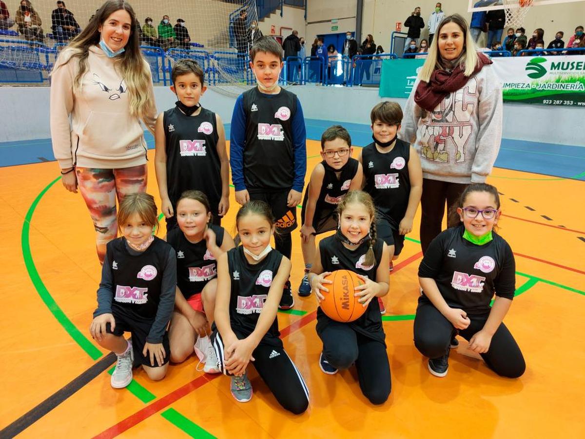 Ayuntamiento de Castellanos de Moriscos benjamín mixto baloncesto.