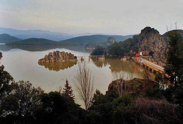 Presa del pantano de García Sola.