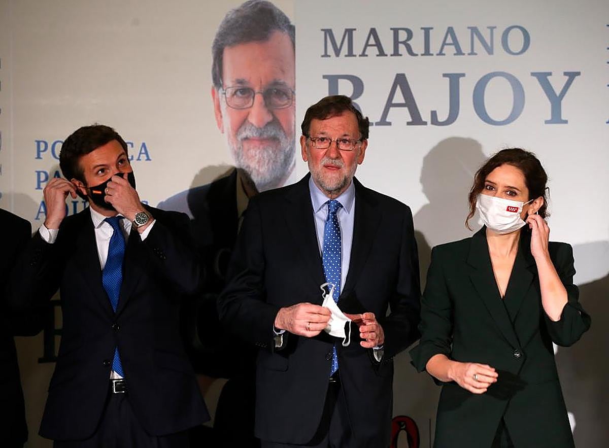 Rajoy, entre Casado y Ayuso en la presentación de su libro