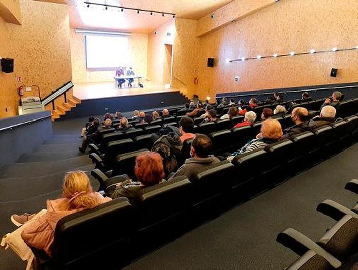 Un momento de la presentación del proyecto a vecinos de Garrido