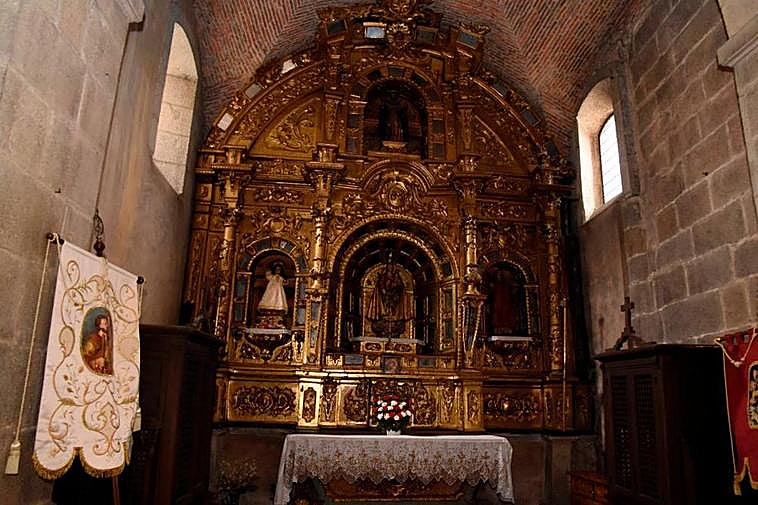 Retablo de la Virgen del Rosario, en la iglesia de La Alberca.