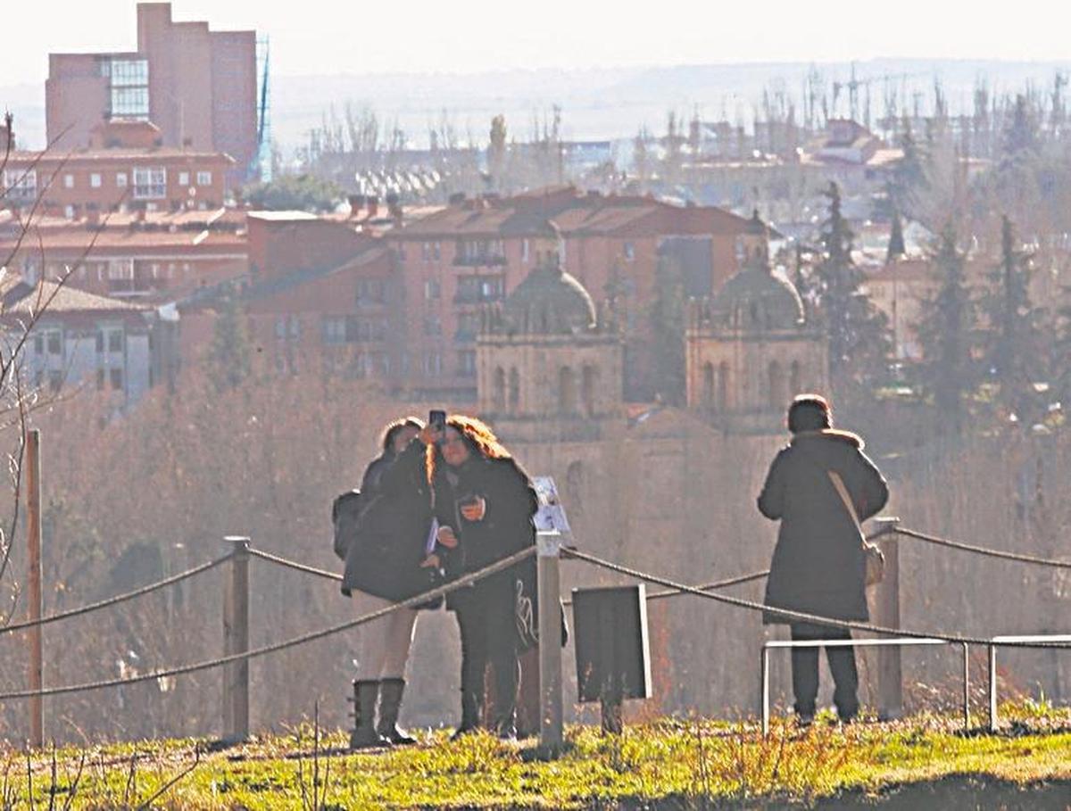 Las vistas desde el cerro invitan a captar fotografías.