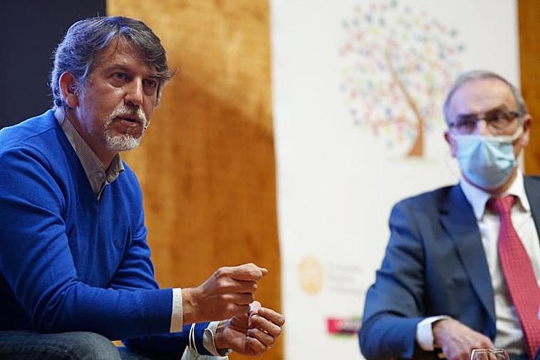 Miguel Ángel Rodríguez y el director de LA GACETA, Julián Ballestero.