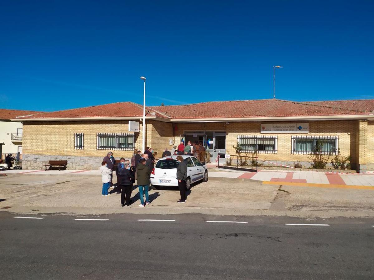 Imagen del centro de salud de Linares de Riofrío.