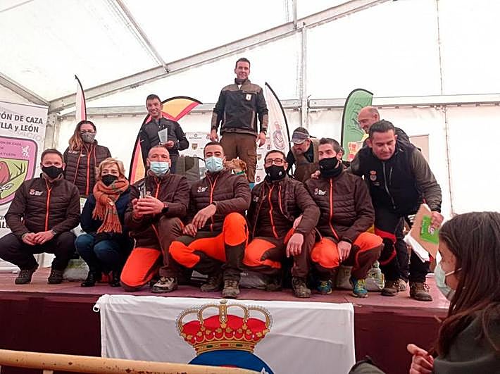 Los campeones y la organización del Campeonato de España de ‘Caza Menor con perro’.
