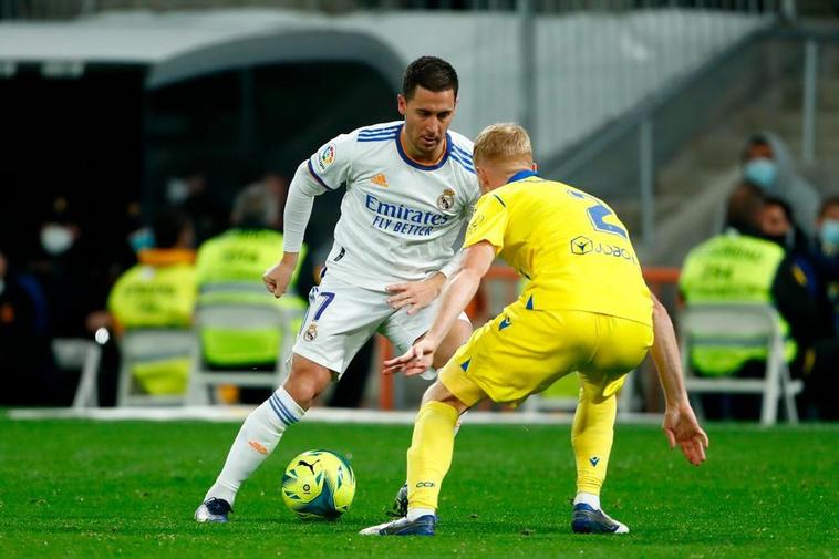 Hazard, defendido por Jonsson