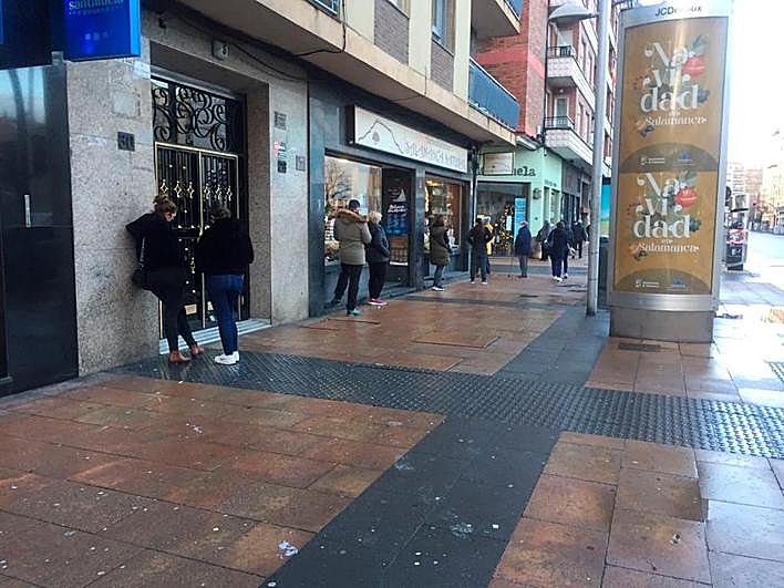 Las colas llegaban al paseo de La Estación