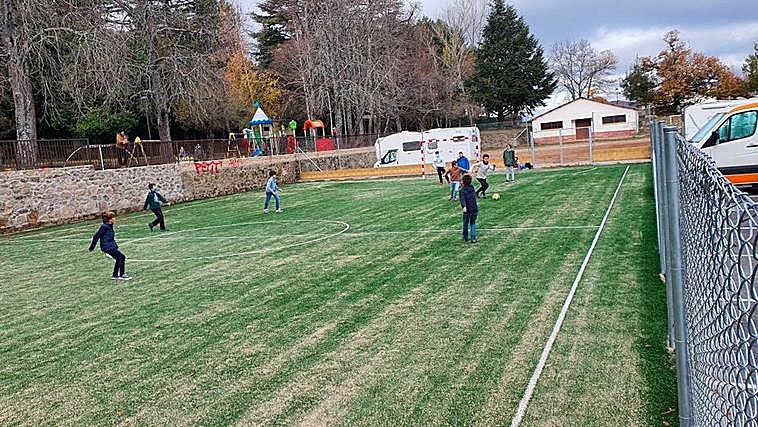 Nueva pista deportiva habilitada en Candelario.