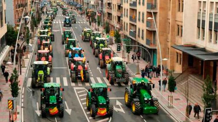 Tractorada por el paseo de Canalejas en enero del año pasado