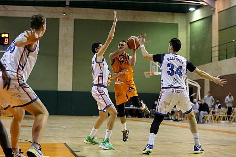 Primeros minutos de Douglas Mills con el Aquimisa Carbajosa