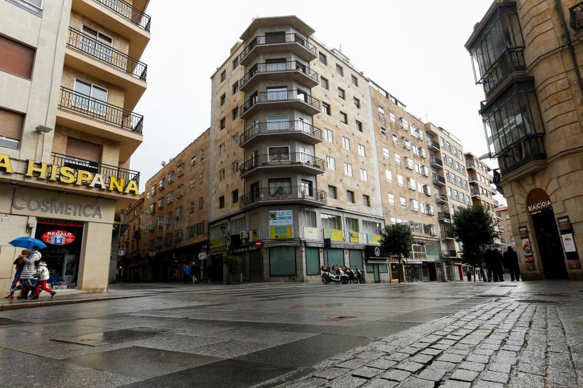 Bloque de viviendas situado entre la calle del Prior y la calle Prado.