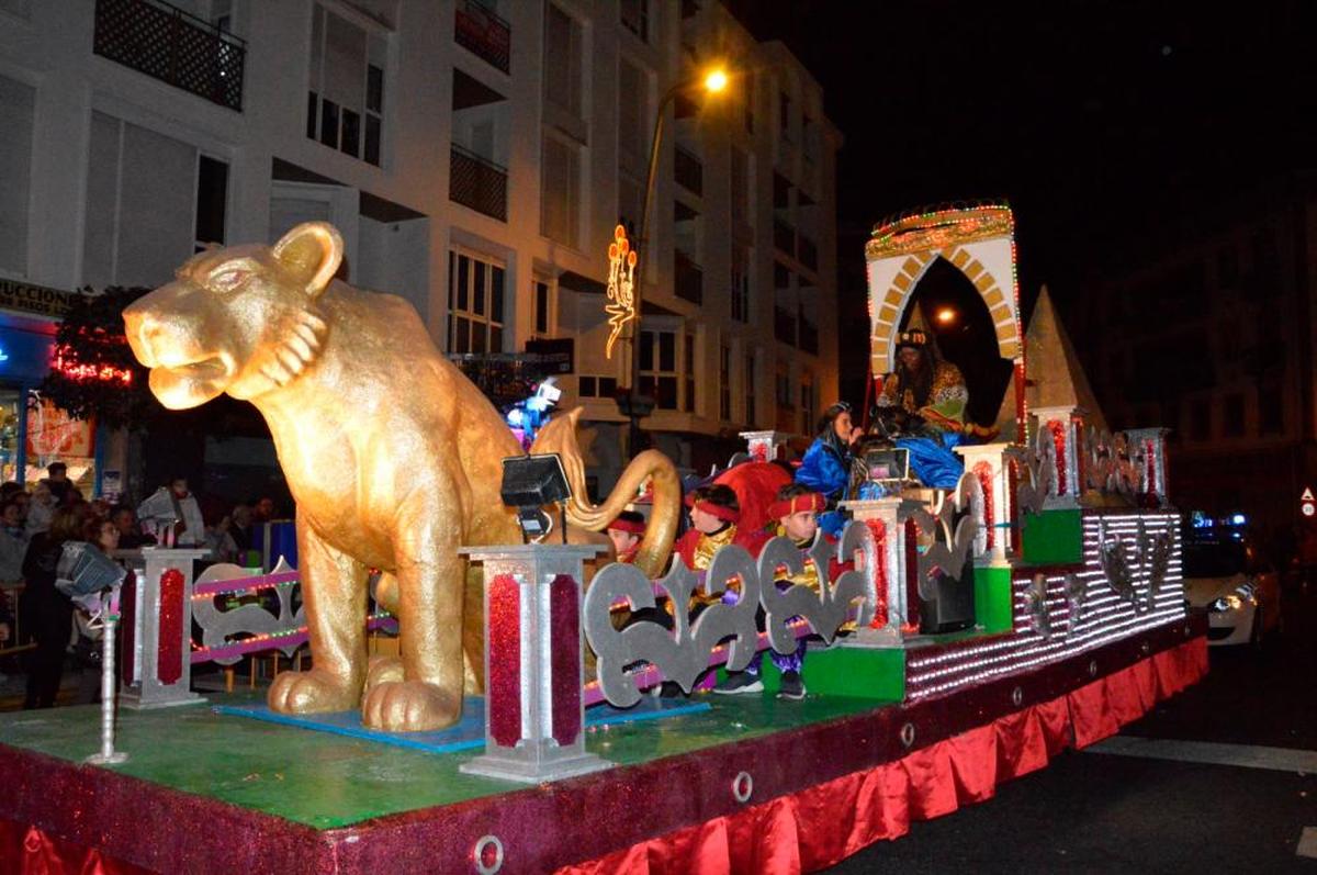 En Béjar, los Reyes Magos se subirán a las carrozas en la plaza de España para, desde allí, iniciar la cabalgata.