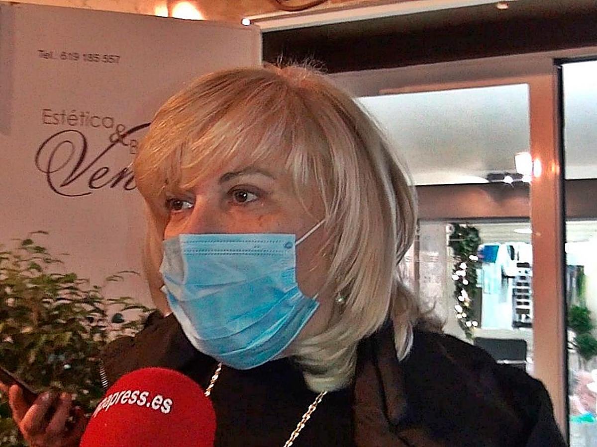 Bárbara Rey siendo entrevistada por los medios