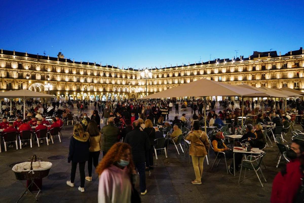 La Plaza Mayor en el momento de iluminarse