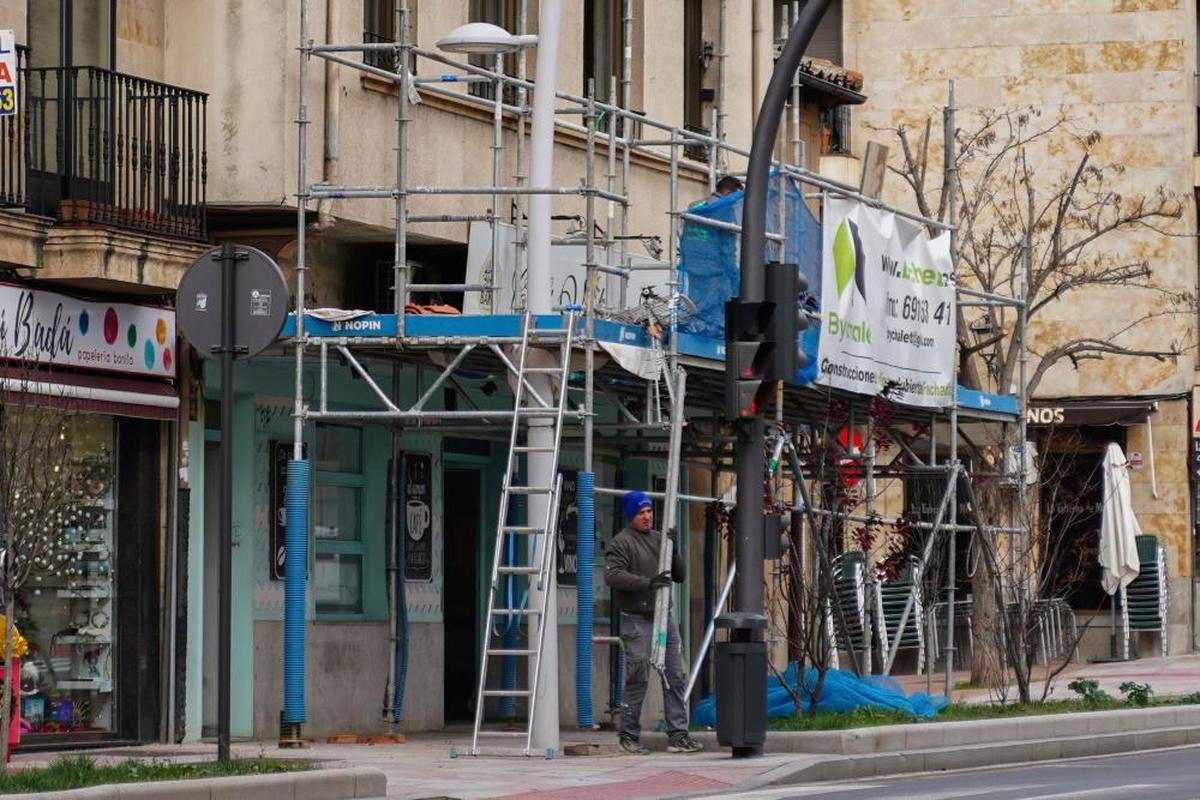 Trabajadores de la construcción en una obra en la ciudad.