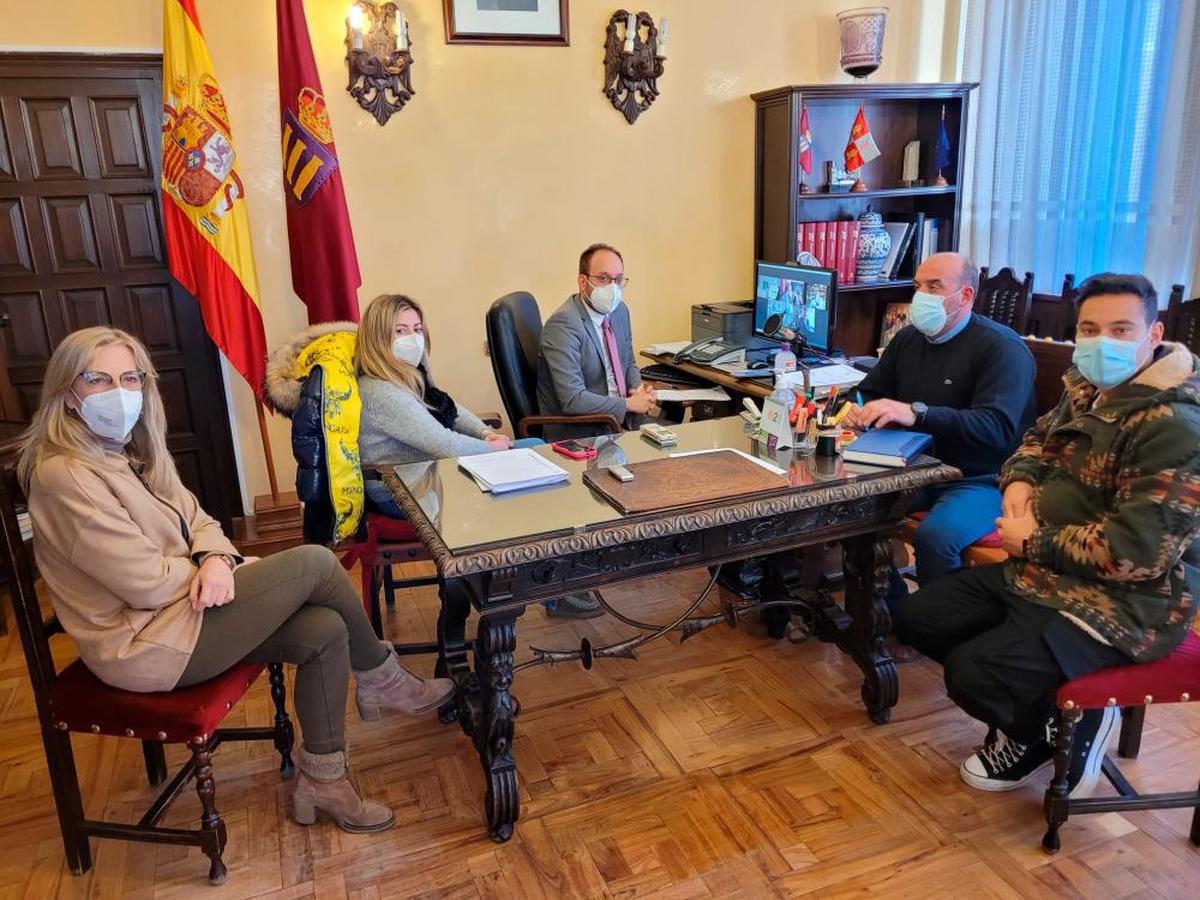 El equipo de Gobierno de Ciudad Rodrigo, durante la reunión de la junta de portavoces.