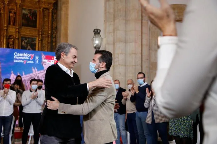 Rodríguez Zapatero abraza a Tudanca en Salamanca