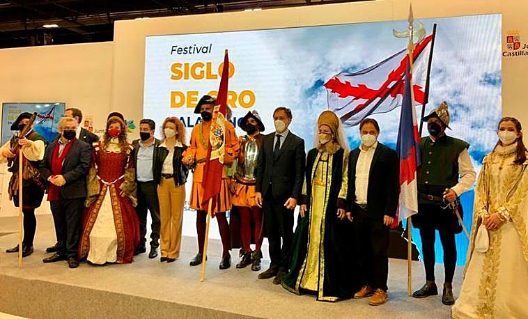 El alcalde, Carlos García Carbayo, y los ediles Ana Suárez y Fernando Castaño, en la presentación de Salamanca en FITUR (Madrid)