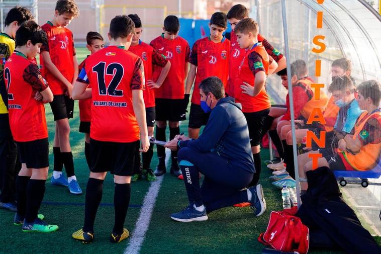 Plantilla del Villares A infantil, que ha sido líder todas las jornadas de su Liga en la primera vuelta.