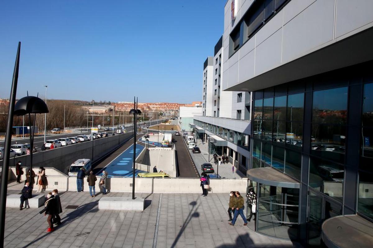 Acceso principal al nuevo Hospital de Salamanca donde se realizan los ensayos clínicos.